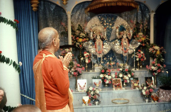 718px x 472px - The Ten Offenses in Chanting the Hare Krishna Mantra | Krishna.org